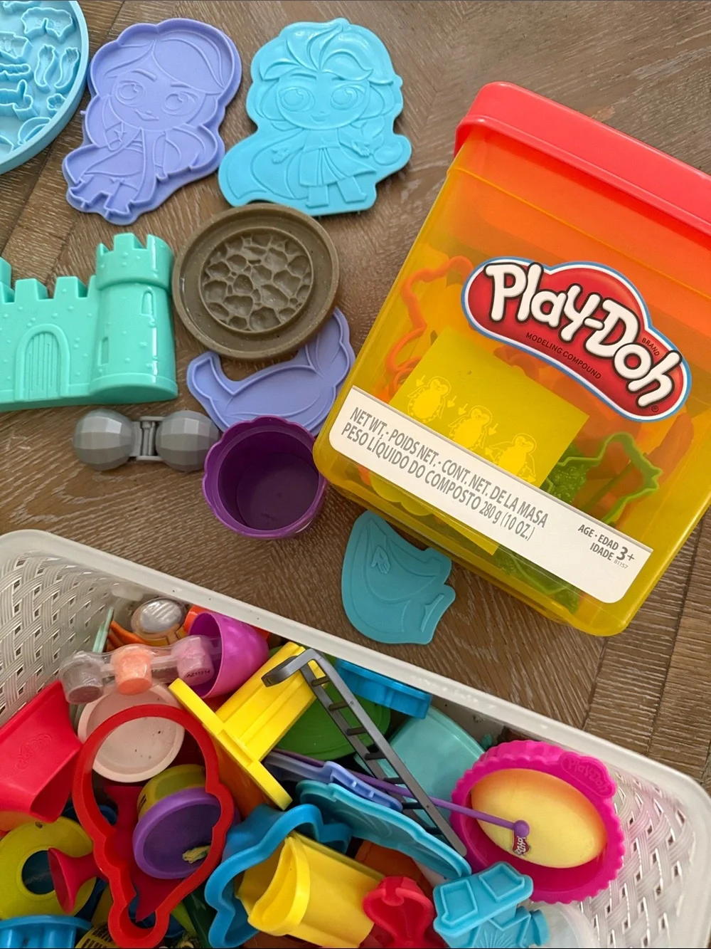 Play-Doh Mega Bundle 40+ Cans & 100+ Accessories | Molds, Tools, Frozen & More